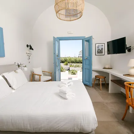 Willa Vino Santorini *
